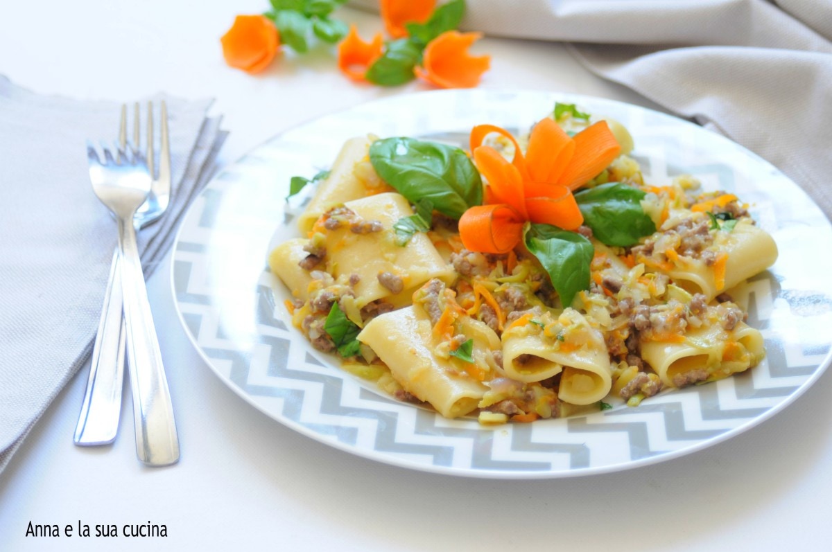 Paccheri mit Hackfleisch und Gemüse