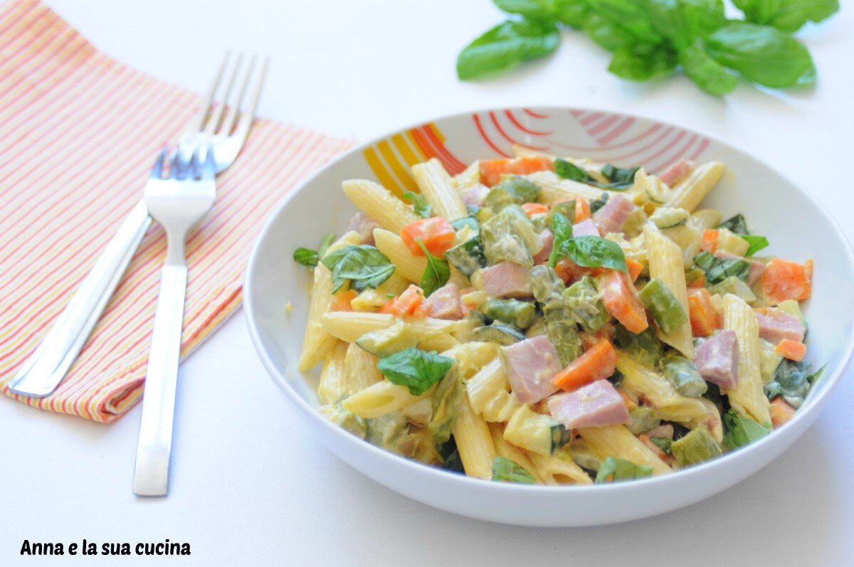 Cremige und bunte Pasta mit Gemüse