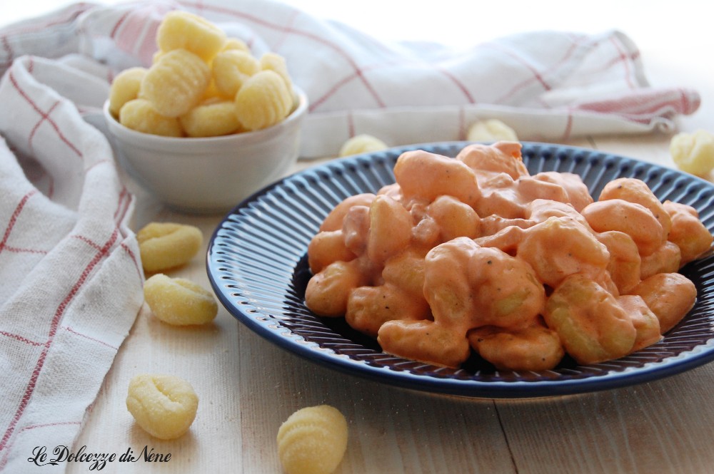 CREMIGE GNOCCHI MIT GERÄUCHERTEM BAUCHSPECK