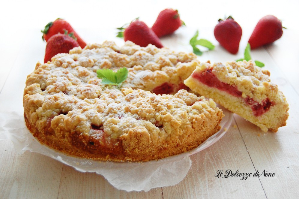 STREUSELKUCHEN MIT ERDBEEREN