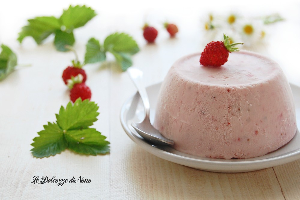 SCHNELLES ERDBEER-PARFAIT