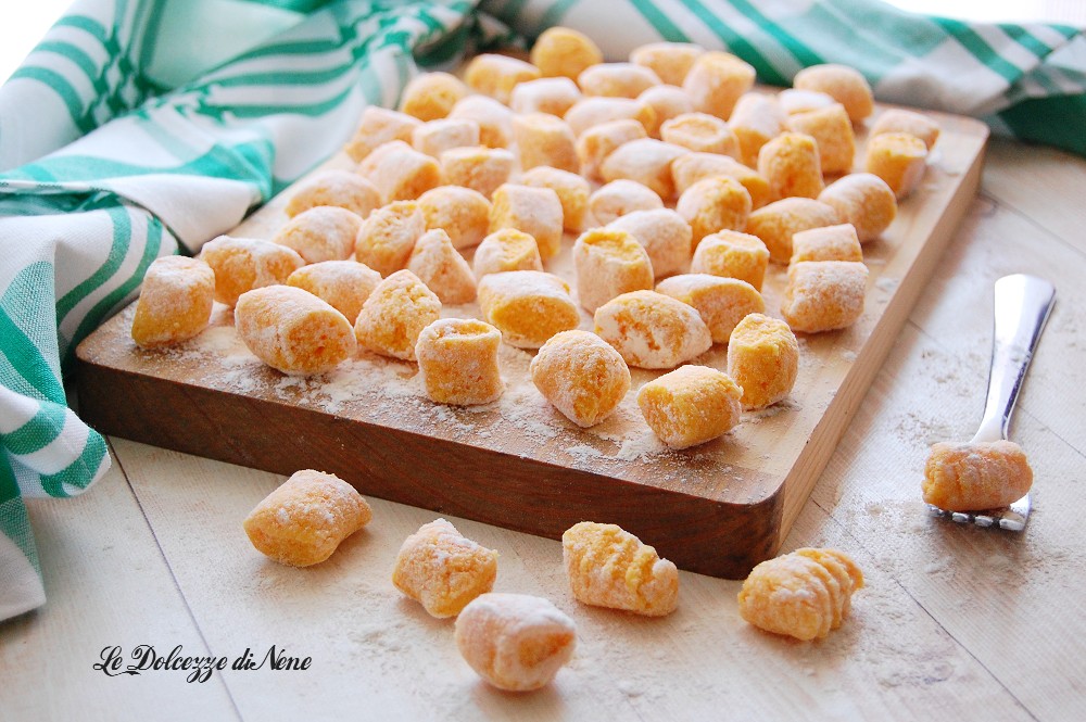 WIE MAN KÜRBISGNOCCHI MACHT