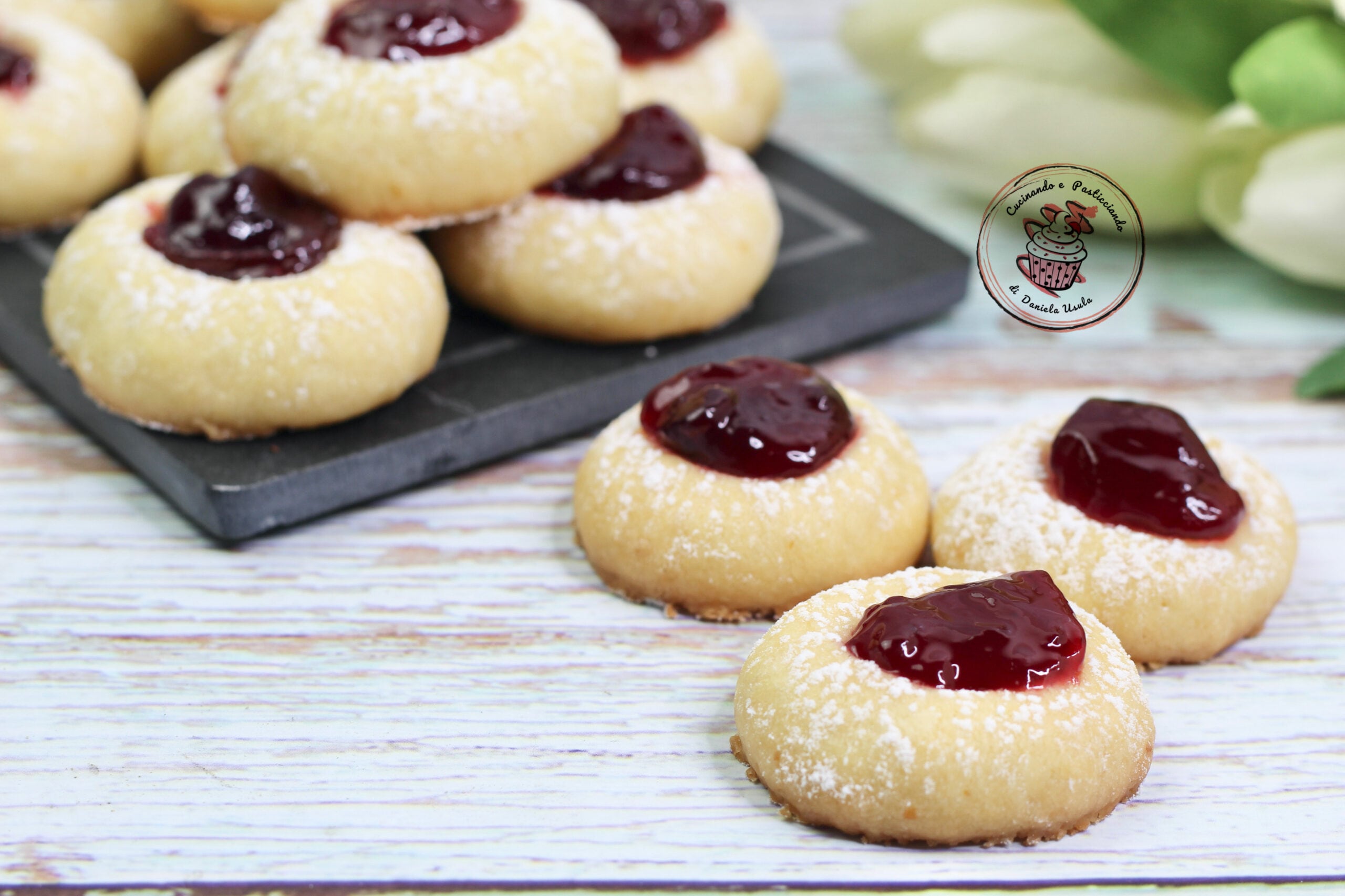 WIE MAN OVIS MOLLIS ZUBEREITET: Mürbeteigkekse mit Kirschfüllung