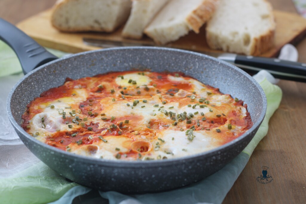 EIER MIT TOMATEN