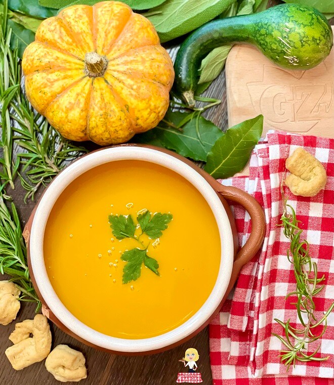 EINFACHE KÜRBISCREMESUPPE