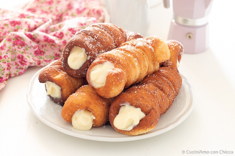 EINFACHE REZEPT FÜR CREME-CANNOLI