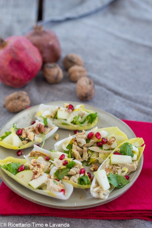 Endivienboote mit Hähnchensalat