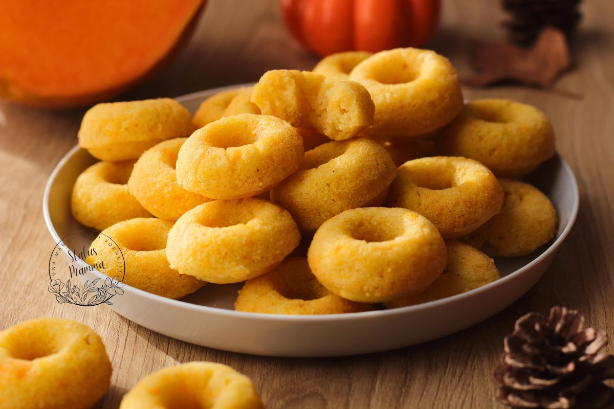 Entdecke die flauschigen Kürbiskringel, perfekt für den Herbst!