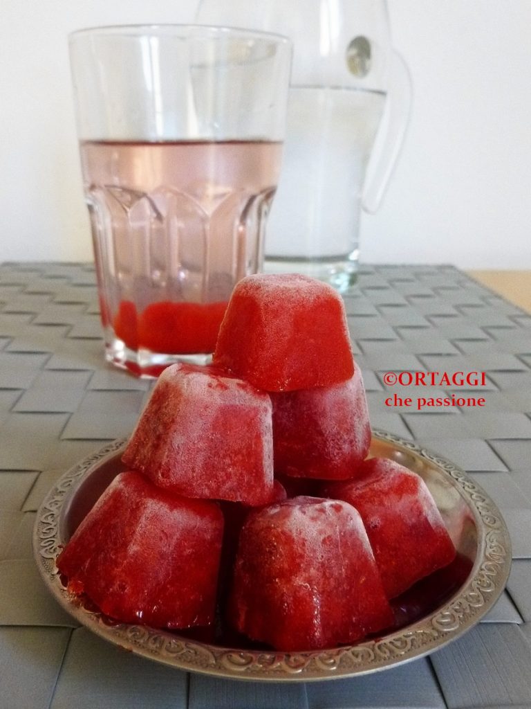 Erdbeer-Eiswürfel
