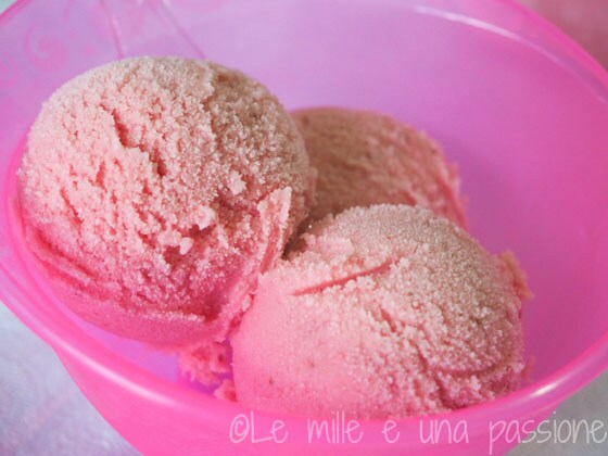 Erdbeereis: Das einfache Rezept für ein frisches, cremiges und echtes Dessert!