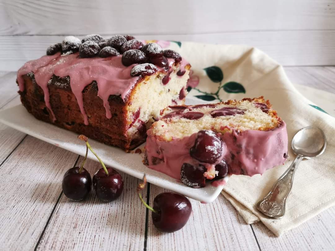 KIRSCHEKUCHEN MIT RUBY-SCHOKOLADE