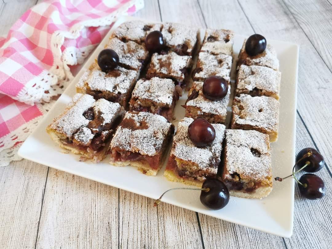 KIRSCHKUCHEN MIT FRANGIPANE-CREME