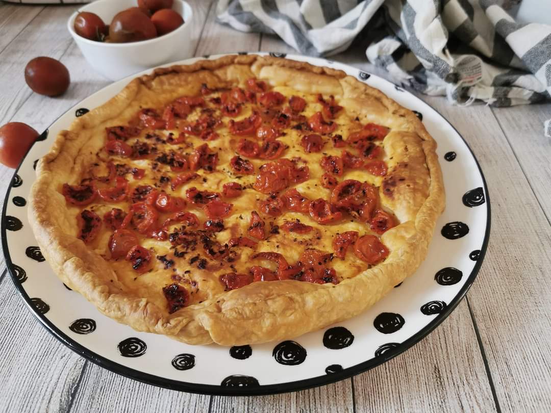 BLÄTTERTEIGKUCHEN MIT CONFIT-TOMÄTCHEN