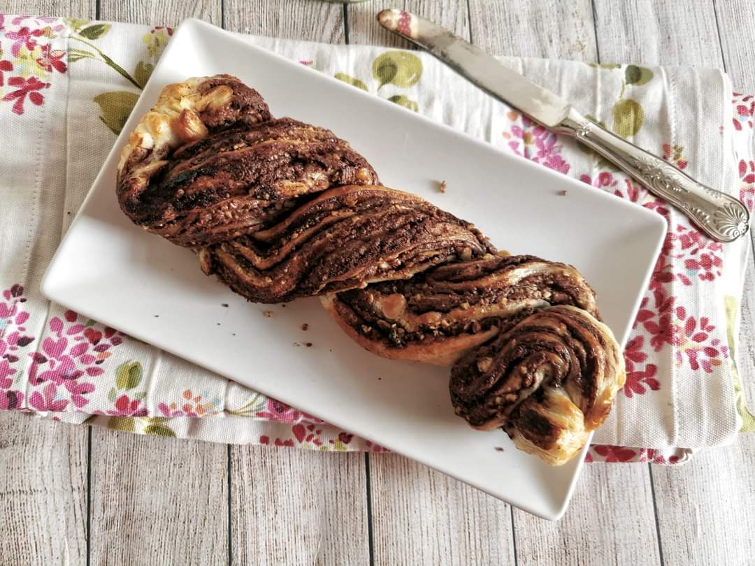 BLÄTTERTEIG-ZOPF MIT NUTELLA