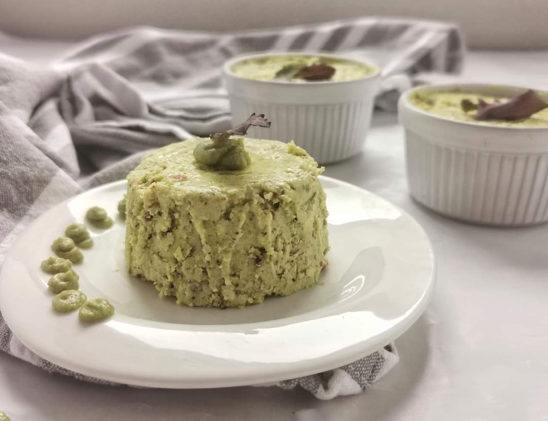BROKKOLI-SOUFFLÉ MIT GERÖSTETEN MANDELN