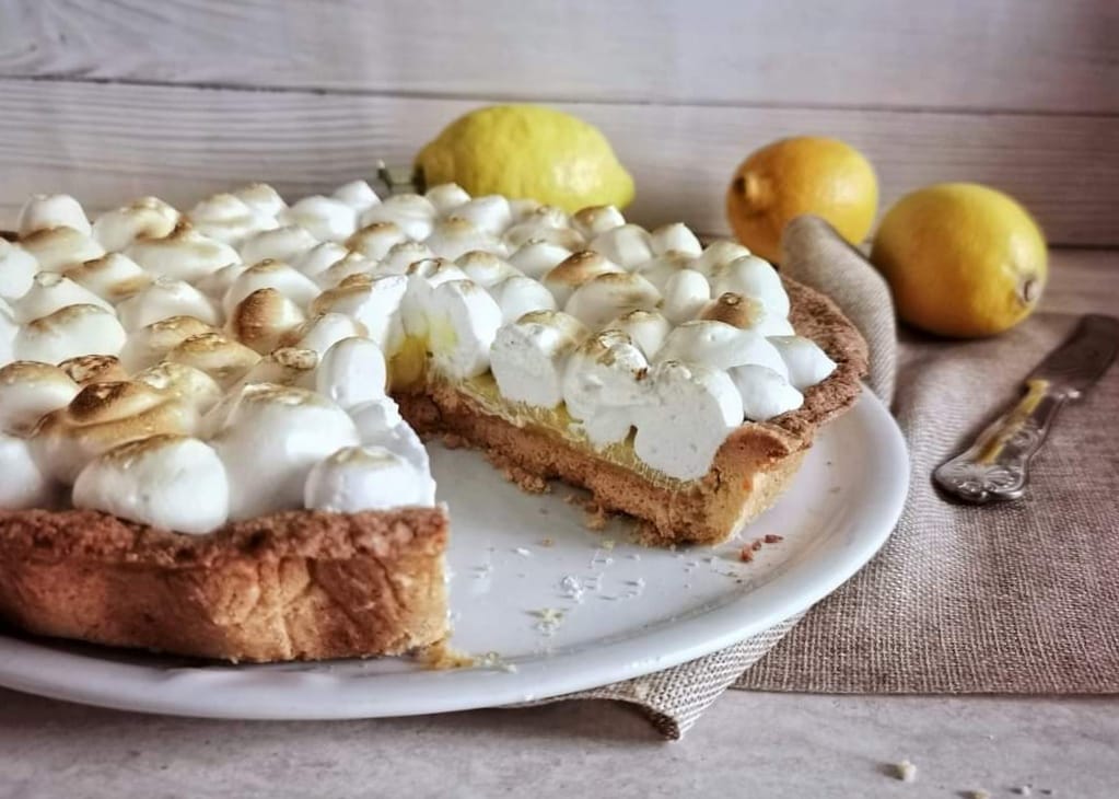 KUCHEN MIT ZITRONENCREME UND BISQUIT (LEMON MERINGUE PIE)
