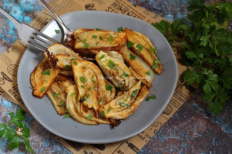 Im Ofen glasierte Fenchel