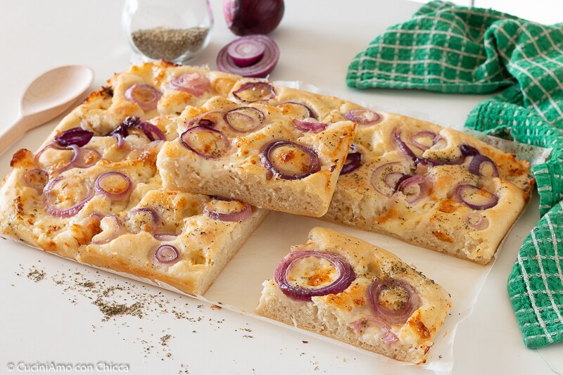 FLADENBROT MIT STRACCHINO UND ZWIEBELN weich und köstlich