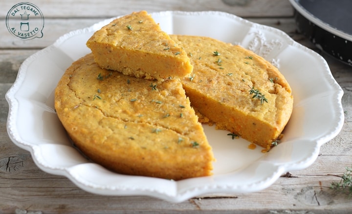 Farinata mit Karotten in der Mikrowelle