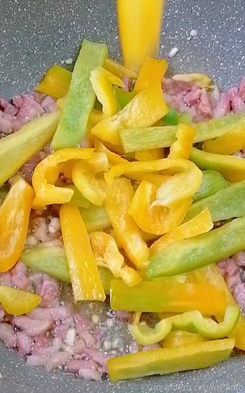 Fettuccine mit Paprikapesto