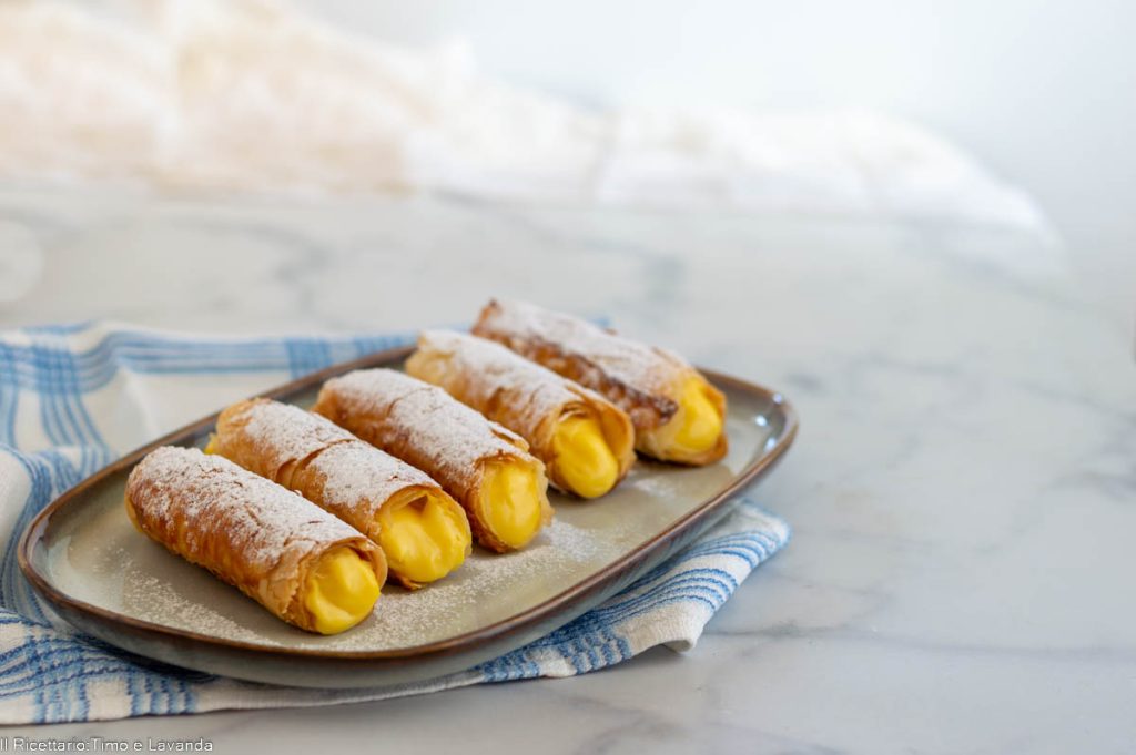 Filo-Teigröllchen mit Creme