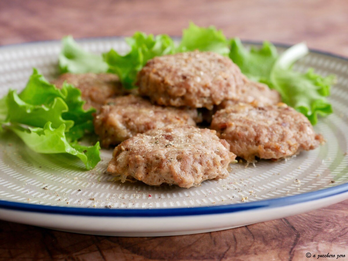 Weiche und leichte Fleisch- und Auberginenbällchen ohne Ei