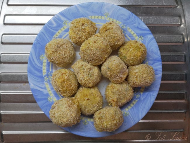 Panierte Fleischbällchen aus gekochtem Fleisch
