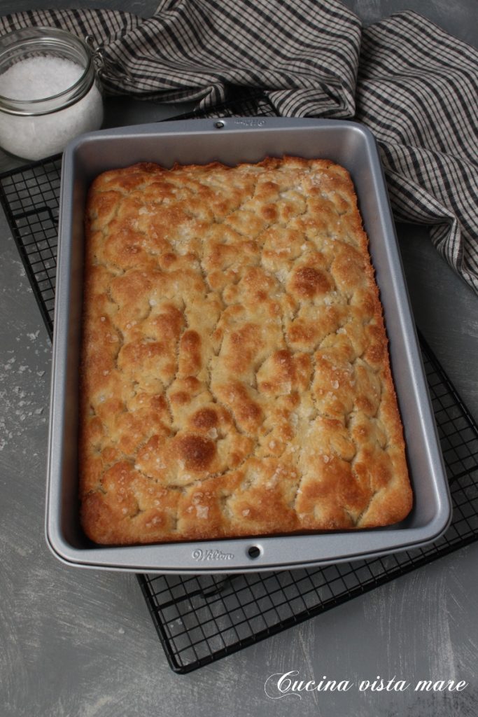 Focaccia viele Blasen Küche mit Meeresblick