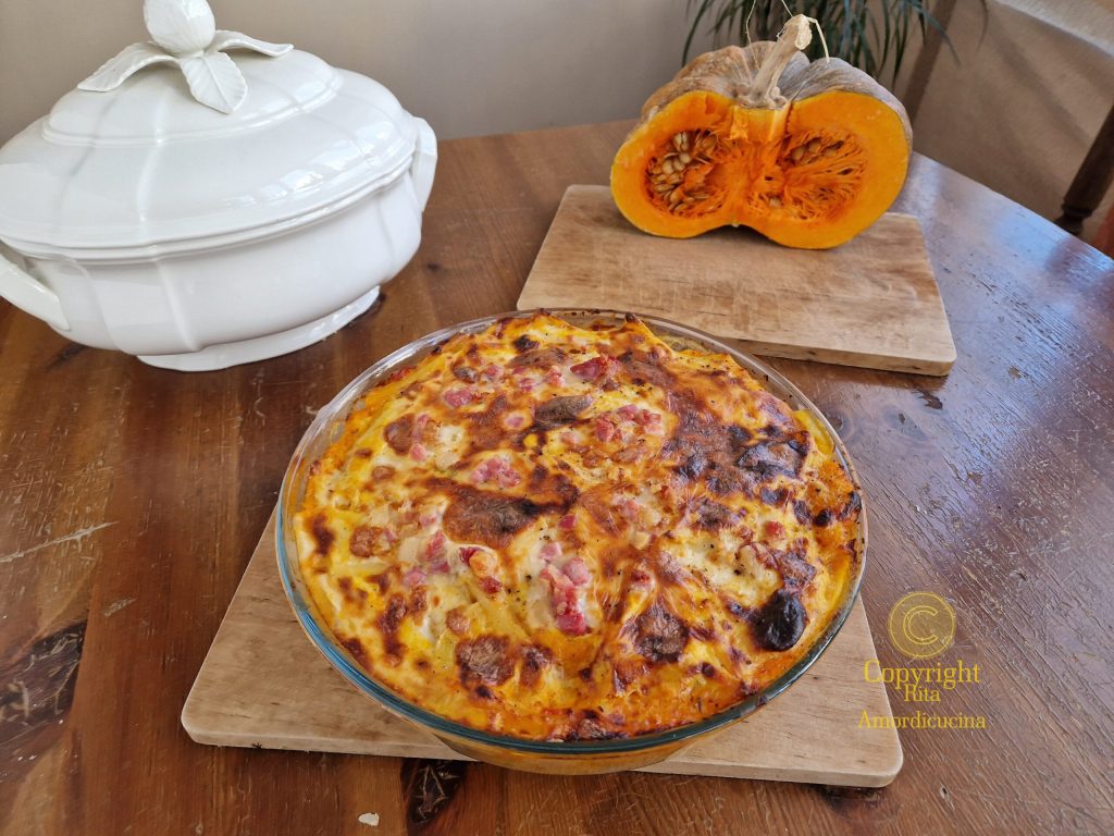 Gebackene Pasta mit Kürbis und Speck