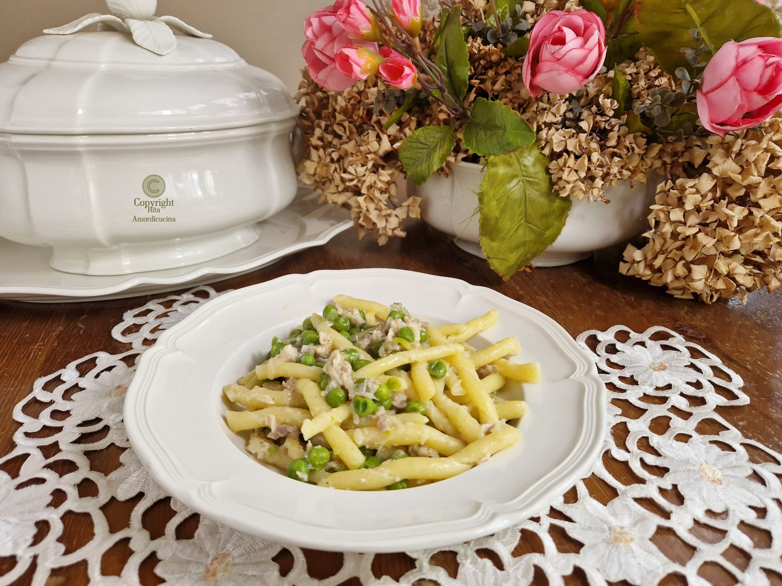 Die Busiate mit Ragù aus weißem Fleisch