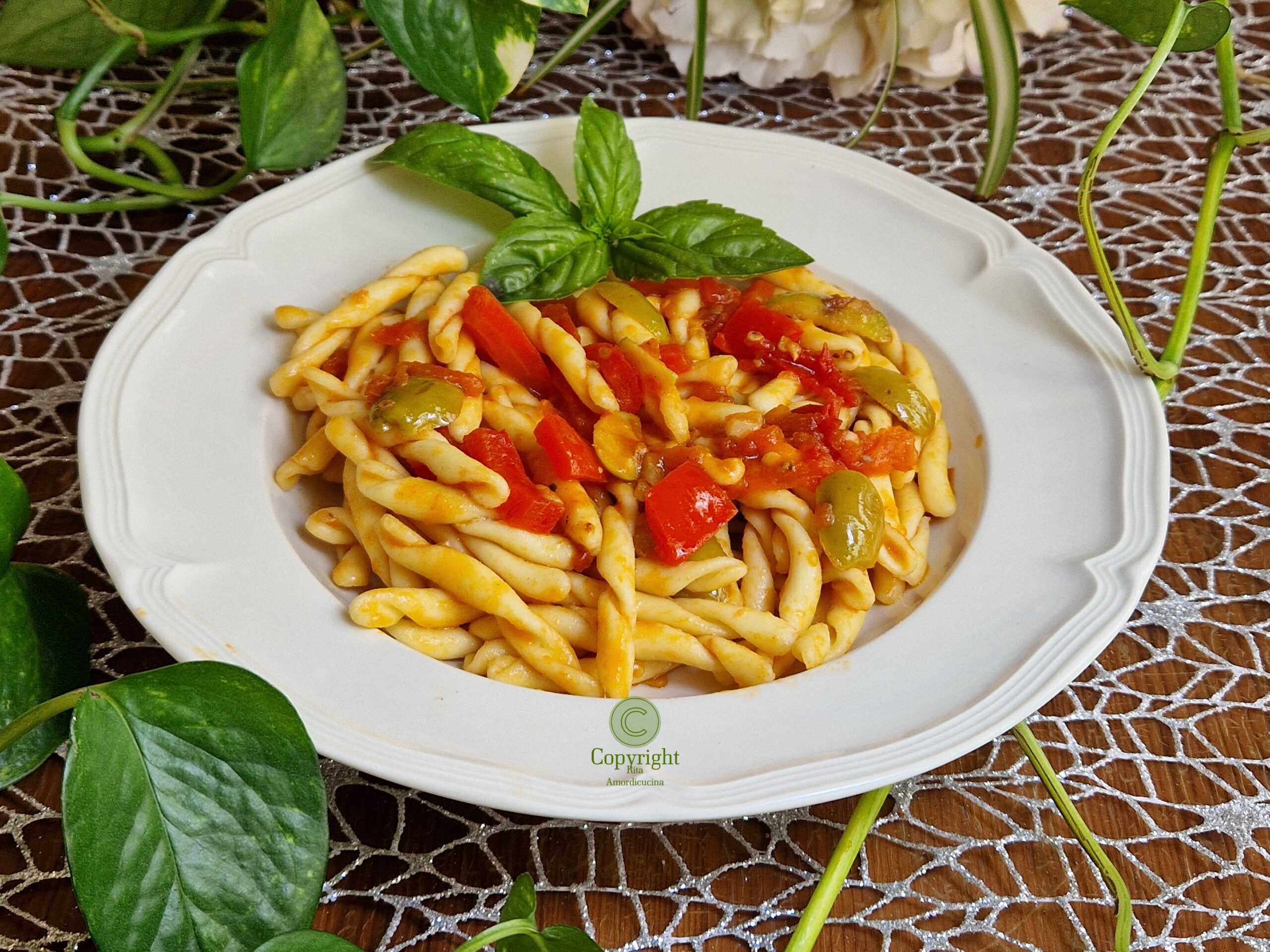 Strozzapreti mit Paprika alla Puttanesca