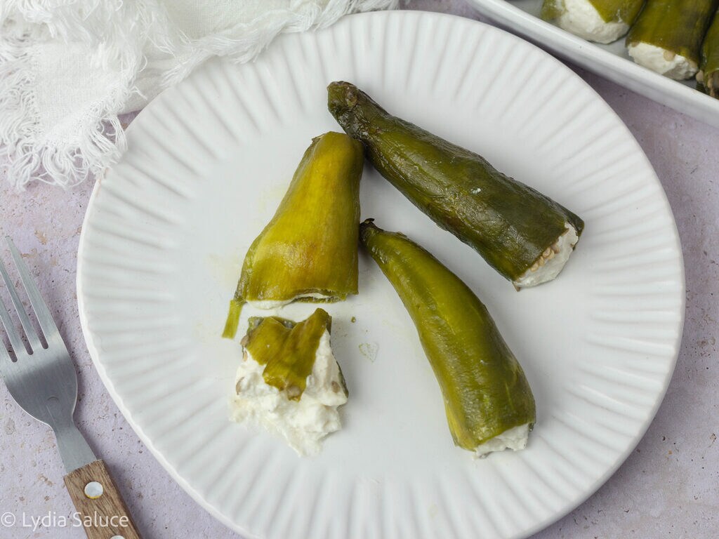 Mit Ricotta gefüllte Friggitelli