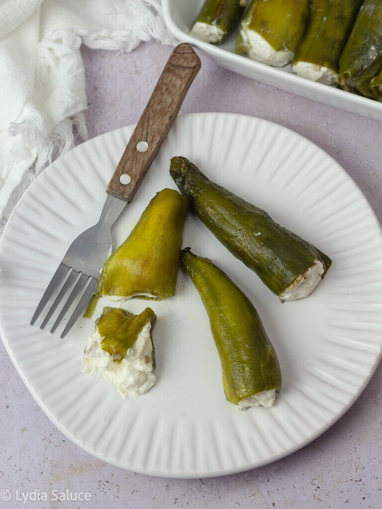 Mit Ricotta gefüllte Friggitelli