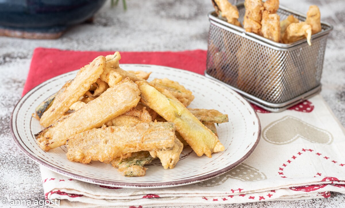 Frittierte Mangoldstiele im Goldenen Teigmantel