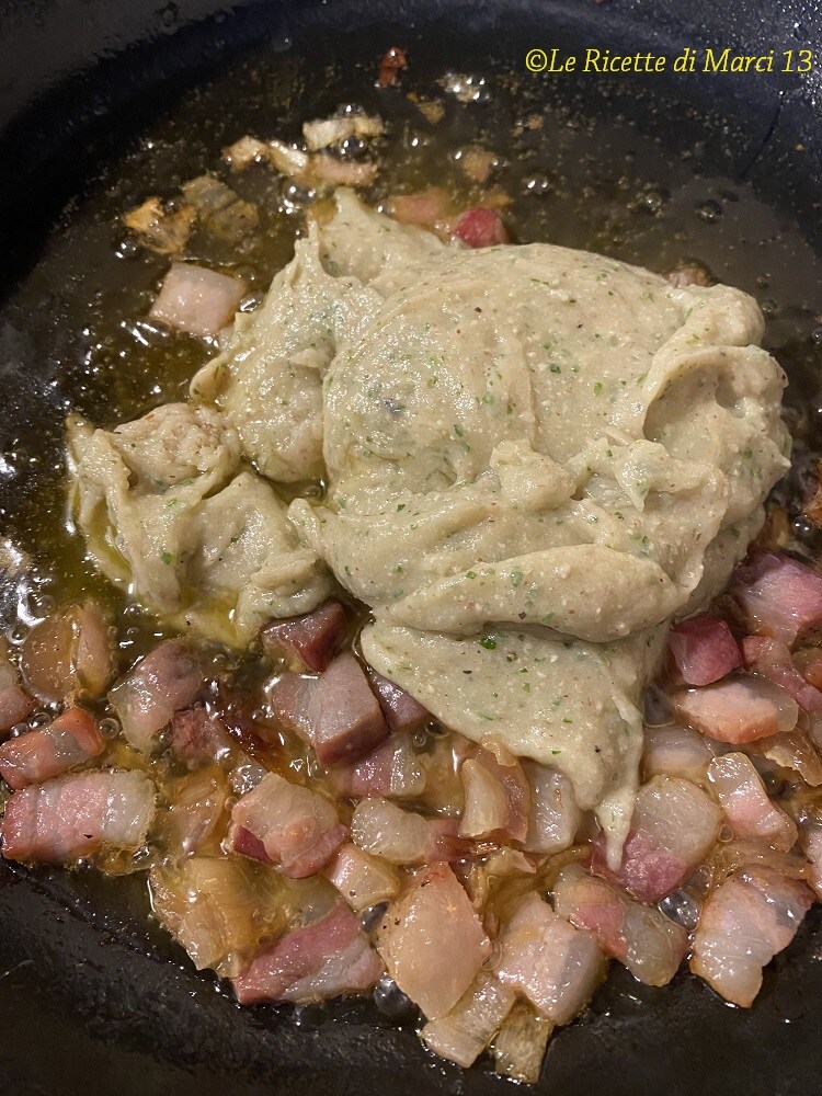 Fusilli mit Kartoffel-Walnuss-Pesto, überbacken mit Provola im Ofen
