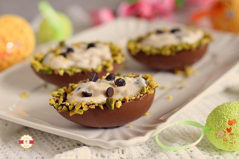 Einfaches Rezept: Schokoladeneier gefüllt mit Cannoli-Creme
