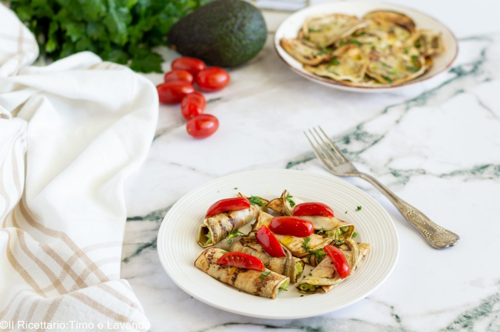 GEGRILLTE AUBERGINENRÖLLCHEN