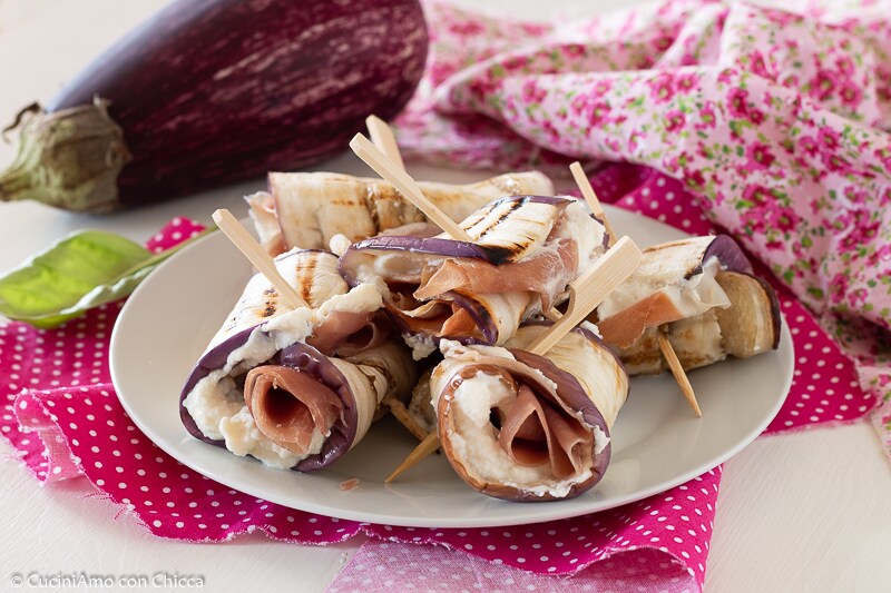 GEGRILLTE AUBERGINENRÖLLCHEN