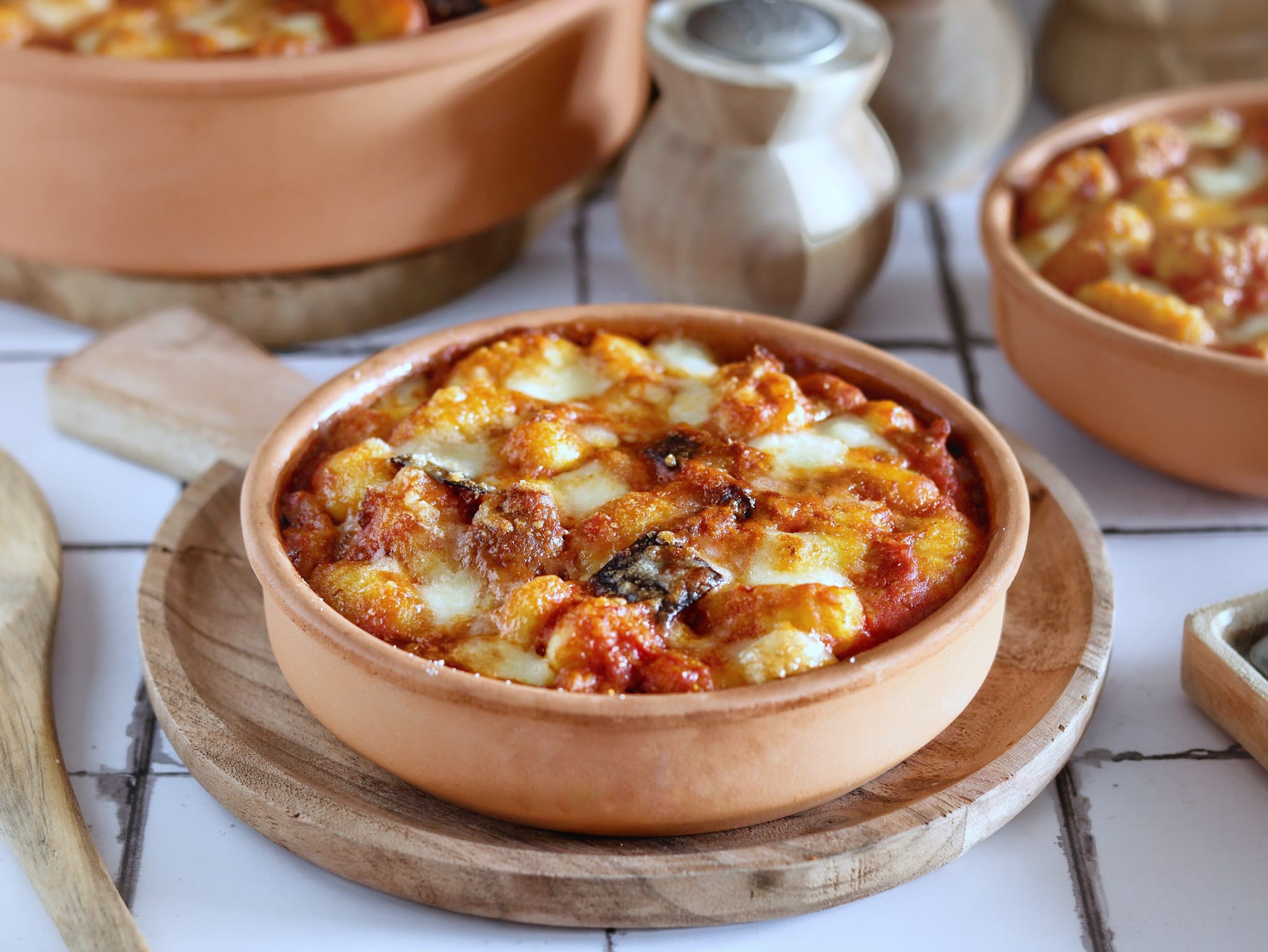Gebackene Gnocchi mit Wurst, Auberginen und Mozzarella