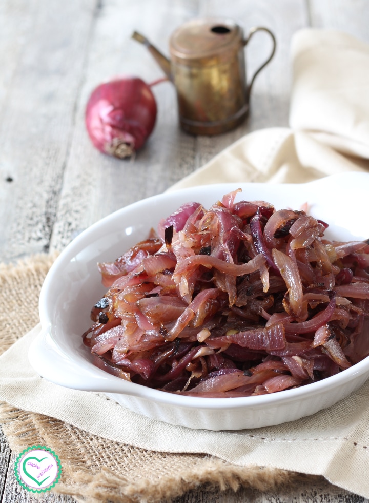 Gebackene rote Zwiebeln