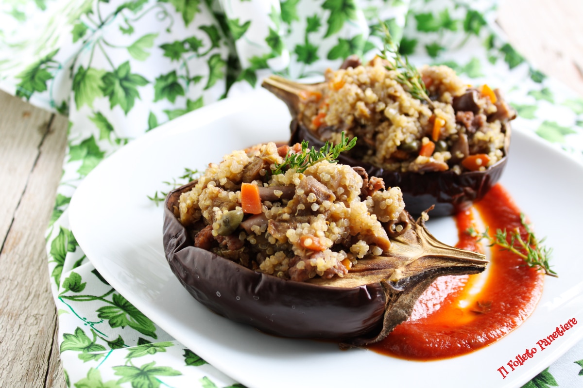Gefüllte Auberginen mit Quinoa, Pilzen, Wurst und Oliven