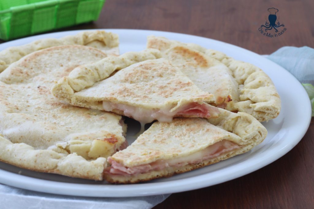 Gefüllte Focaccia in der Pfanne1