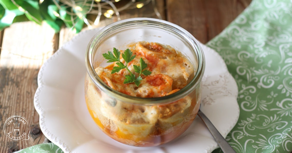Gefüllte Pasta in Glasgarung