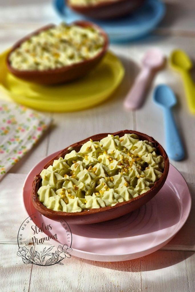 Gefülltes Osterei mit Pistaziencreme