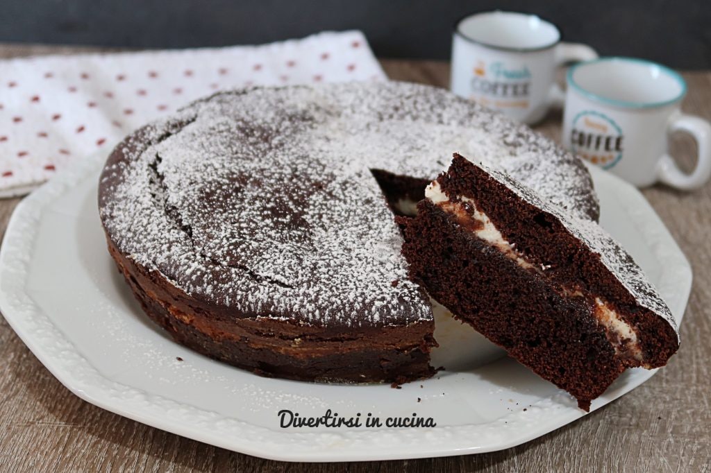 Gegossener Schokoladenkuchen