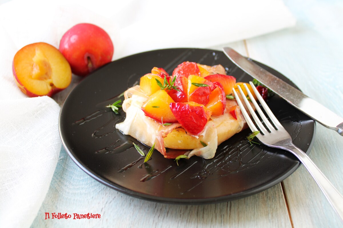 Gegrillte Tomini mit Speck, Pflaumen, Honig und Thymian