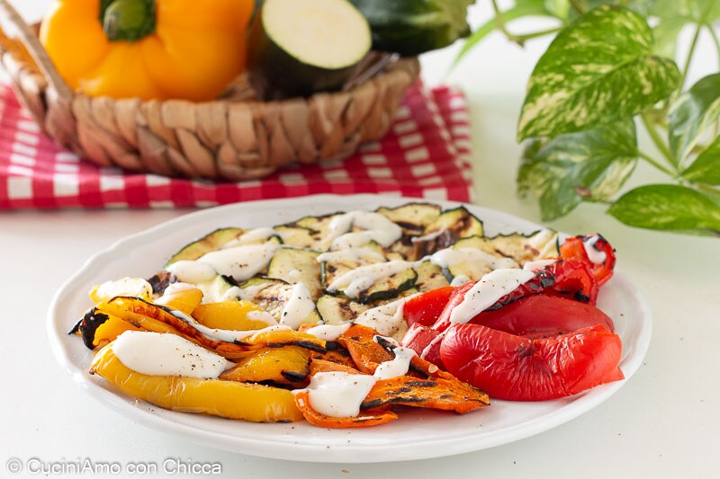 Gegrilltes Gemüse mit Parmesansauce