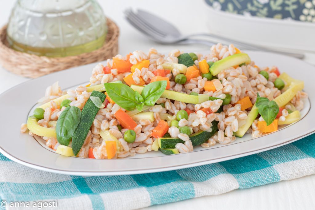 Gerste mit Zucchini, Karotten und Erbsen
