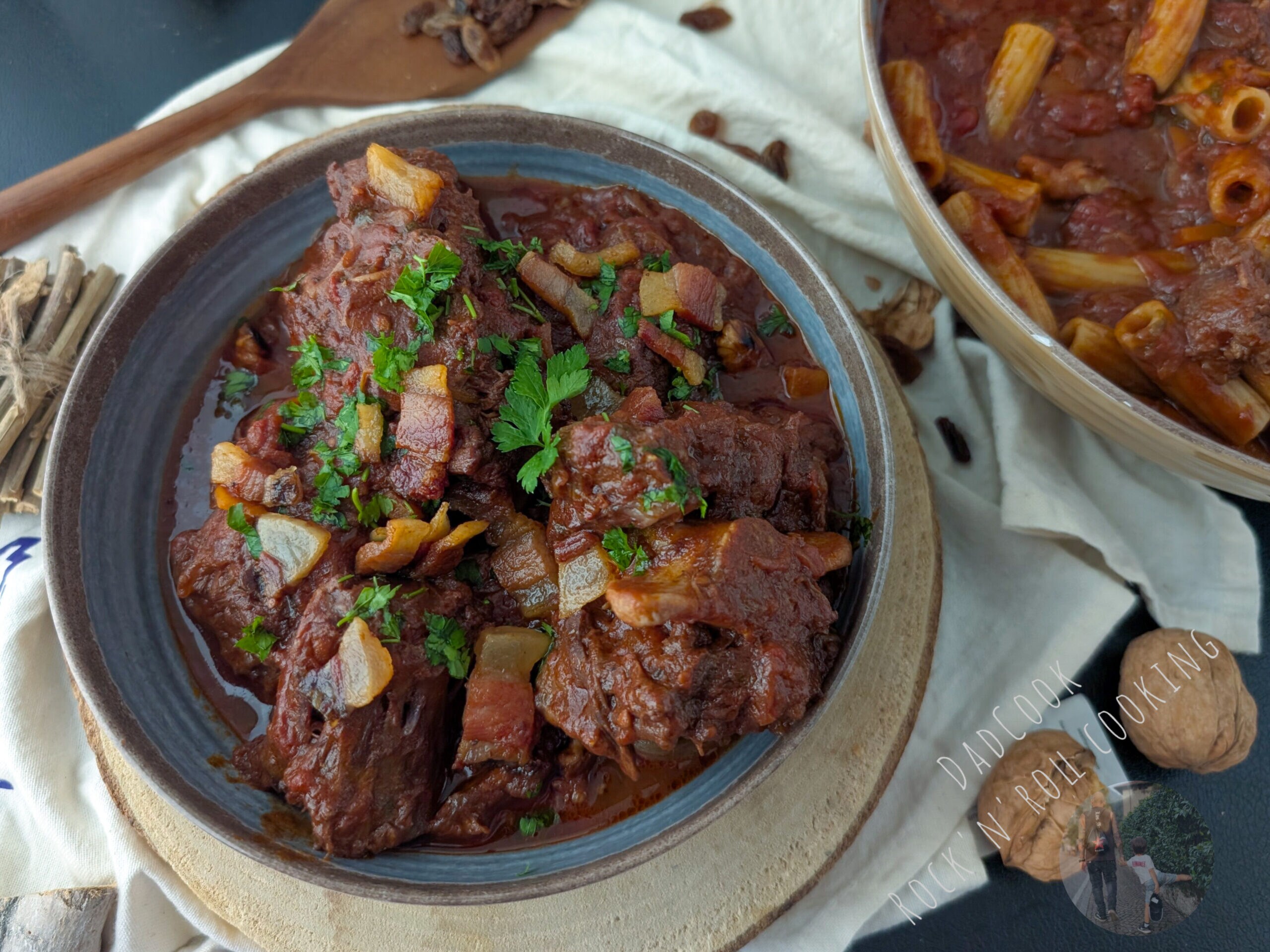 Geschmorte Ochsenschwanz mit Schokolade: Video Rezept