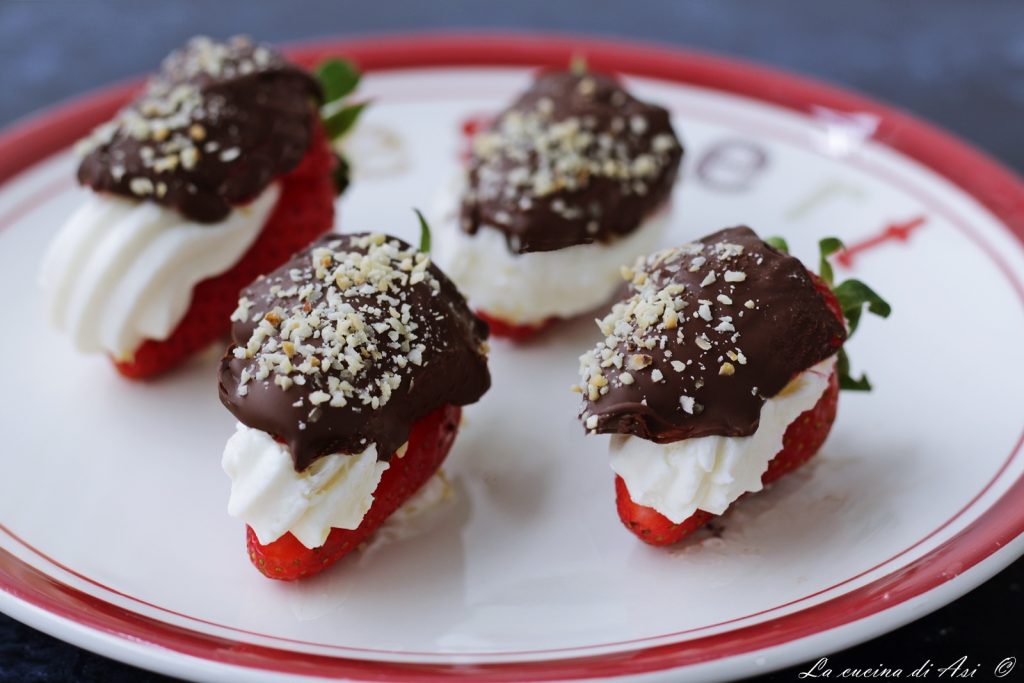 Glasierte-Erdbeeren-gefuellt-mit-Mascarpone